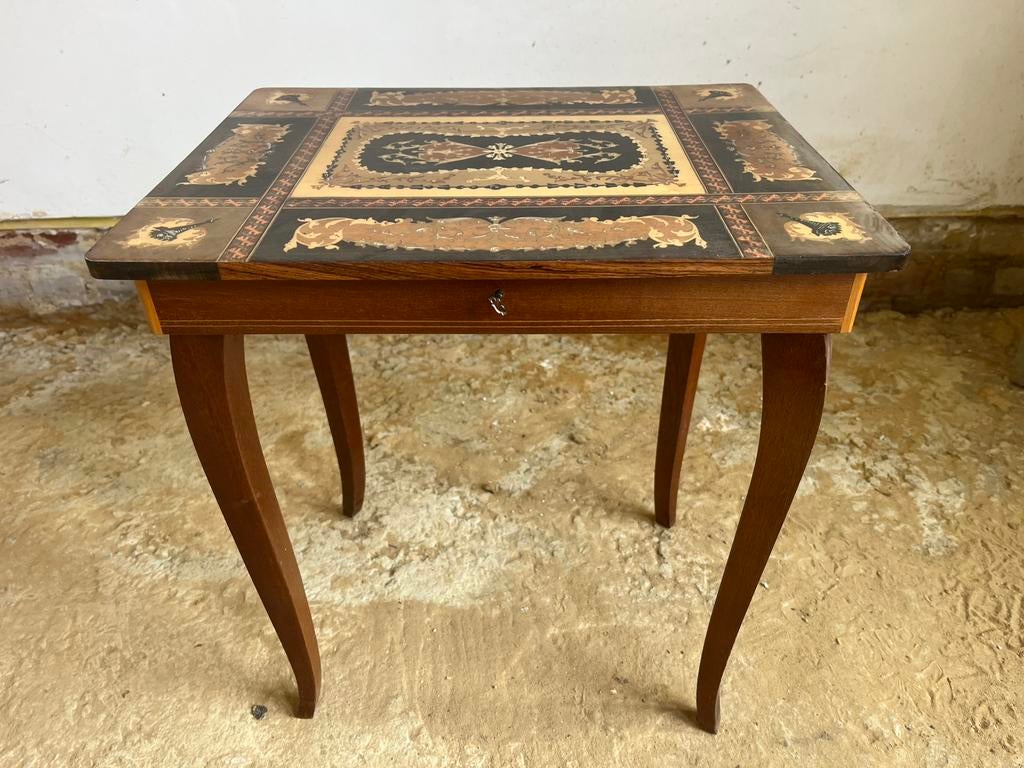 Antieke naaitafel met marqueterie en muziekdoosje, Ophalen, Gebruikt