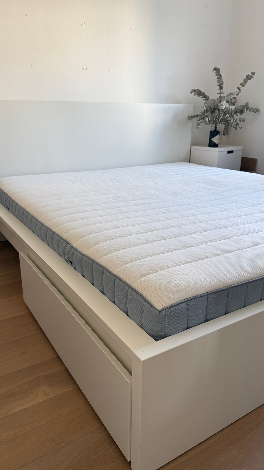 IKEA VALEVÅG MATRAS 180x200 cm, Huis en Inrichting, Slaapkamer | Bedden, Zo goed als nieuw, Ophalen