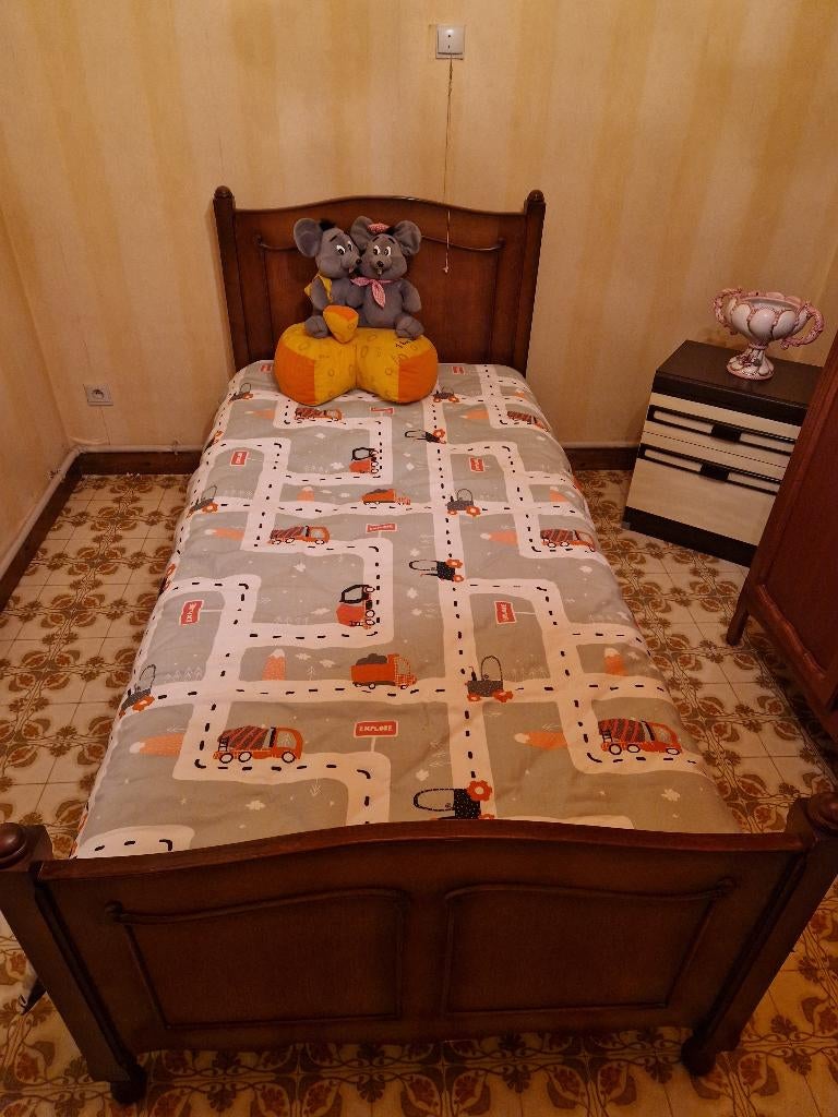 Vintage Jaren 80 éénpersoons slaapkamer set - bed + kasten, Antiek en Kunst, Ophalen