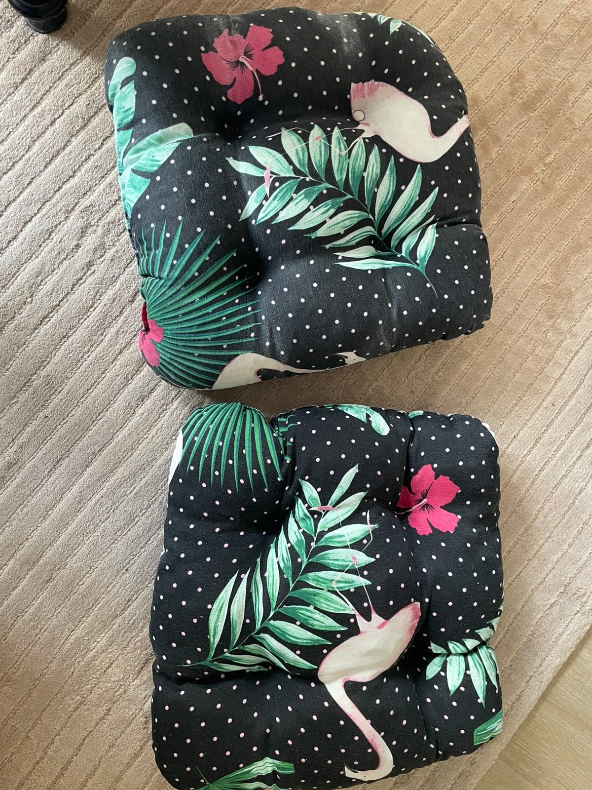Lot de 2 galettes d'assise / coussins de chaise, Enlèvement, Comme neuf, Noir