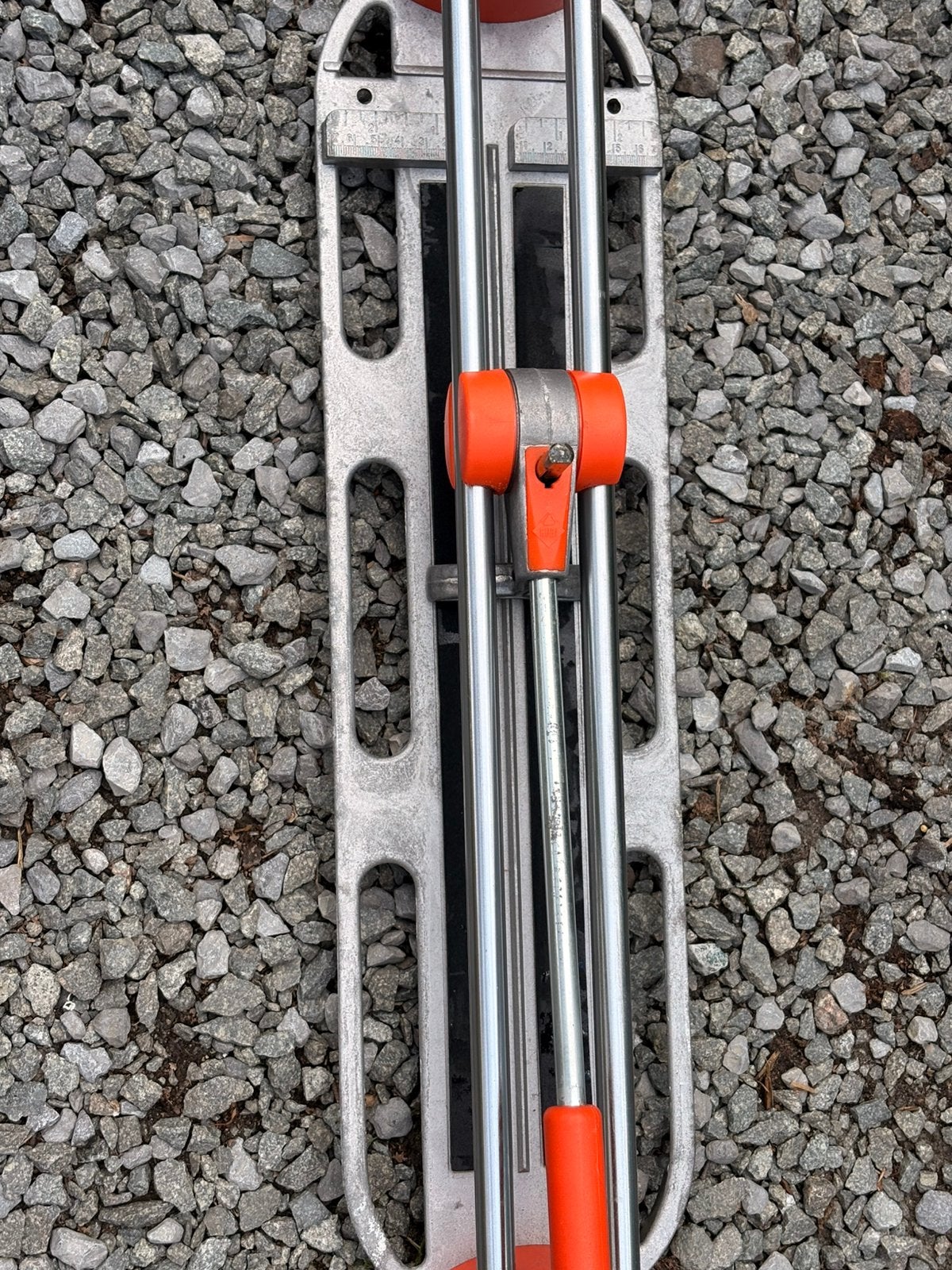 Tegelsnijder 60 cm lang , tegels tot 40 cm, Ophalen, Zo goed als nieuw