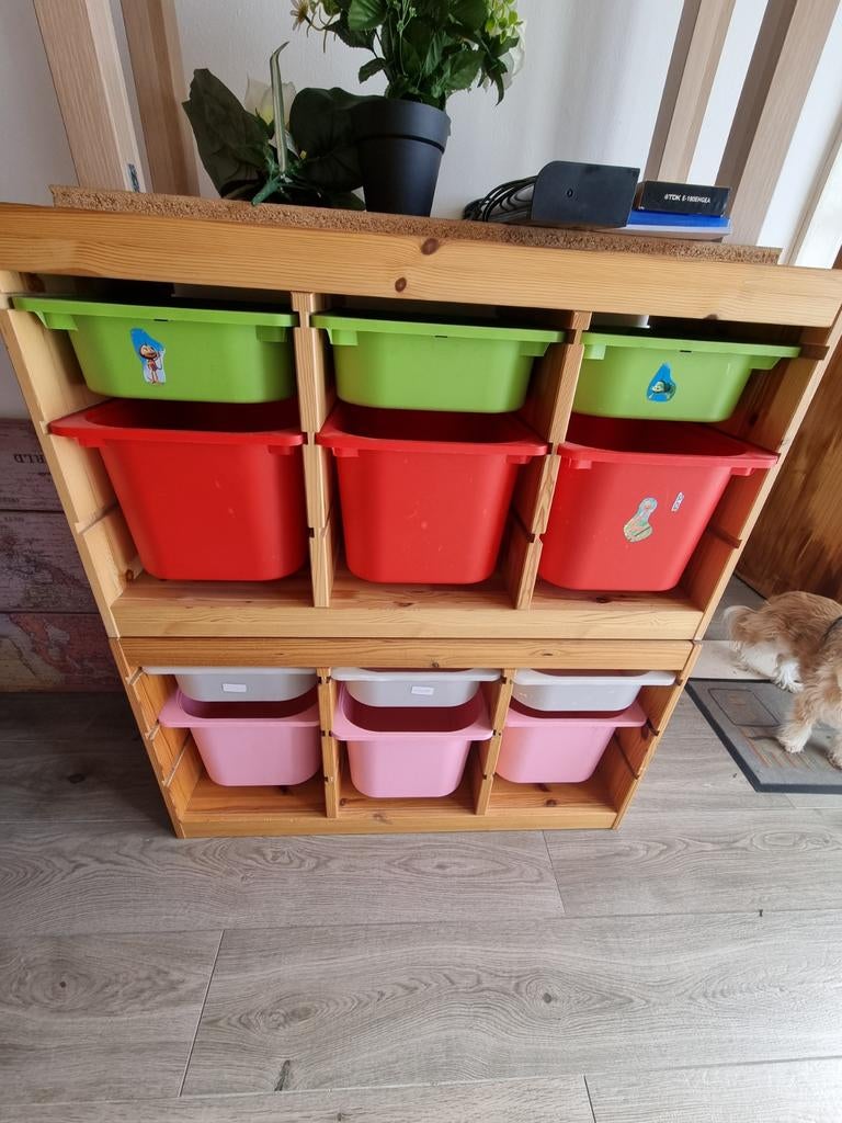 Ikea trofast kastjes, Enlèvement