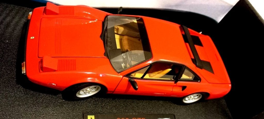 1/18 Ferrari 308 GTB Quattrovalvole 1982 Hotwheels Elite, Enlèvement ou Envoi, Comme neuf, Voiture, Hot Wheels