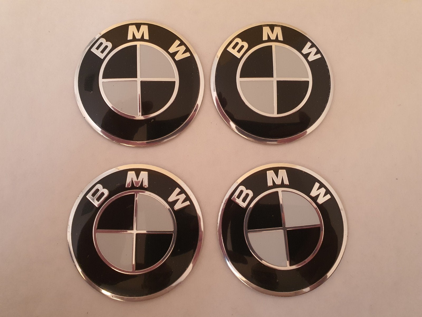 4 x 56 mm Bmw stickers blauw of zwart wit , 50 jaar editie, Ophalen of Verzenden