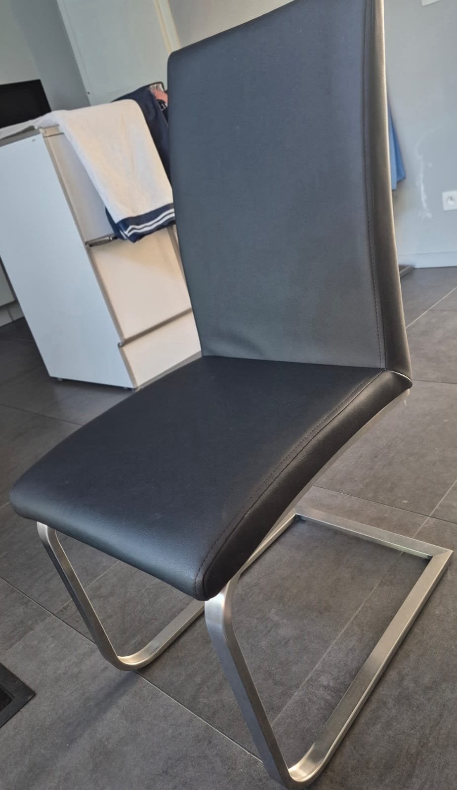 4 Moderne eetkamerstoelen in echt leder, Ophalen, Zo goed als nieuw