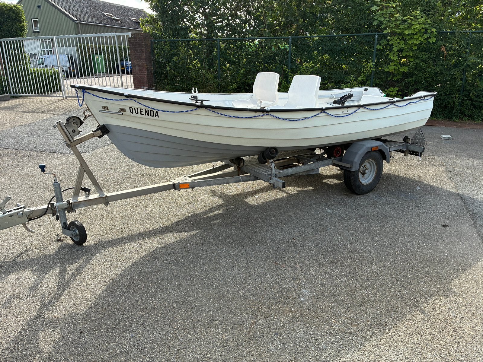 Mooie visboot/toerboot met trailer en toebehoren, Ophalen, 4 m, 1 m, 20 cm