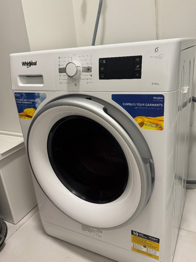 Ensemble laveuse-sécheuse, 8 à 10 kg, Enlèvement, Comme neuf, 85 à 90 cm