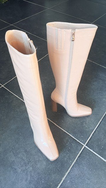 Beige lak laarzen Simmi (37), Kleding | Dames, Hoge laarzen, Beige, Nieuw, Ophalen of Verzenden