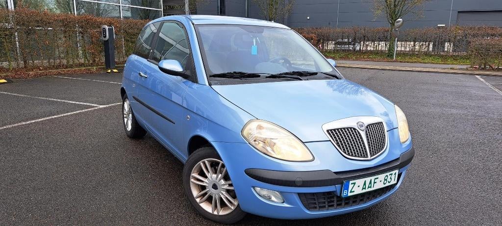 Lancia Y benzine automaat - blanco gekeurd verkoop, Auto's, 4 zetels, Stof, Blauw, Y