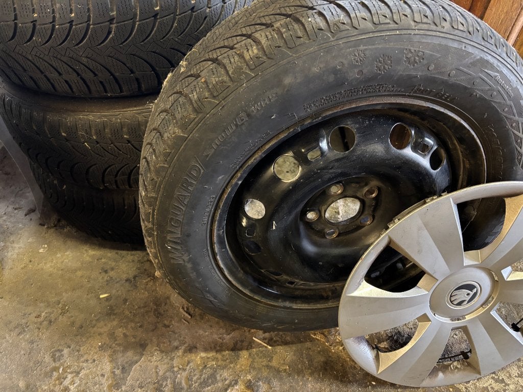 Jantes tôles + enjoliveurs Skoda, Enlèvement, Utilisé, 15 pouces, Jante(s)