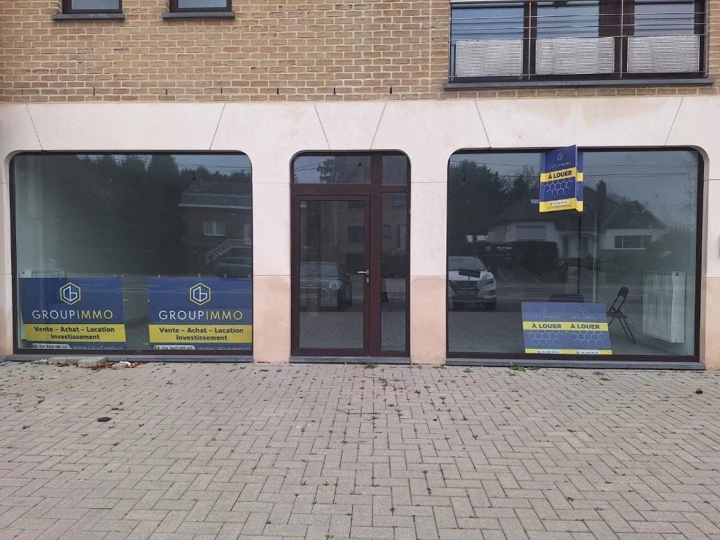 Rez-de-chaussée commercial, Articles professionnels, 67 m², Location, Bureau
