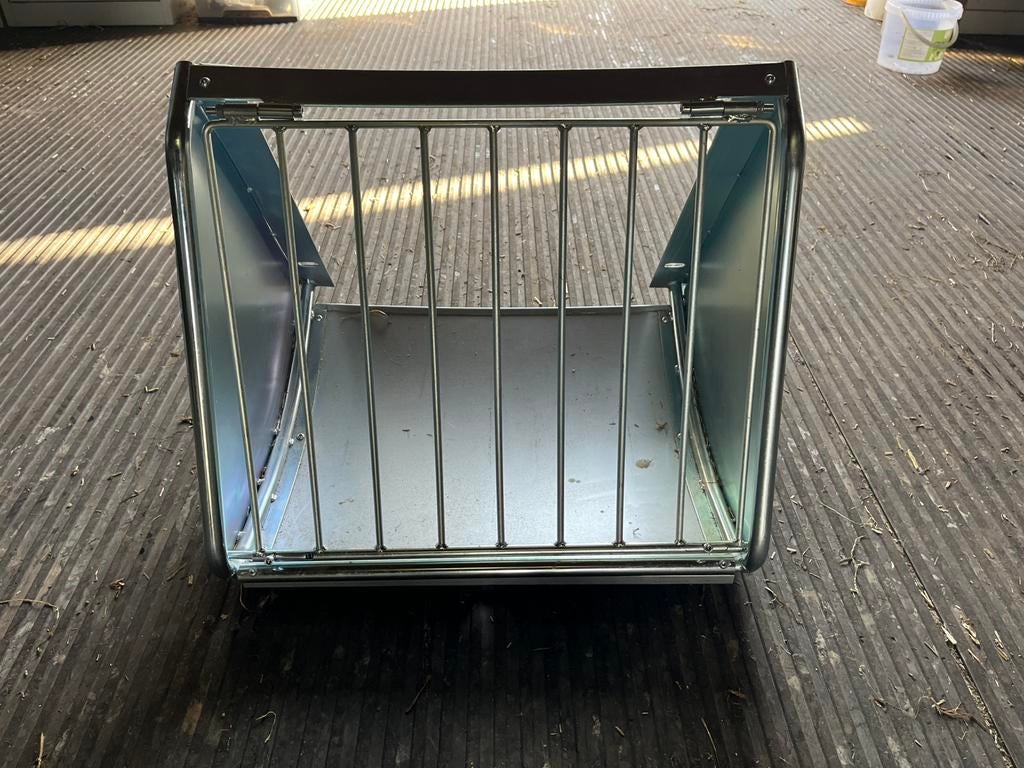 Râtelier à foin avec grille d'économie de fourrage, Accessoires