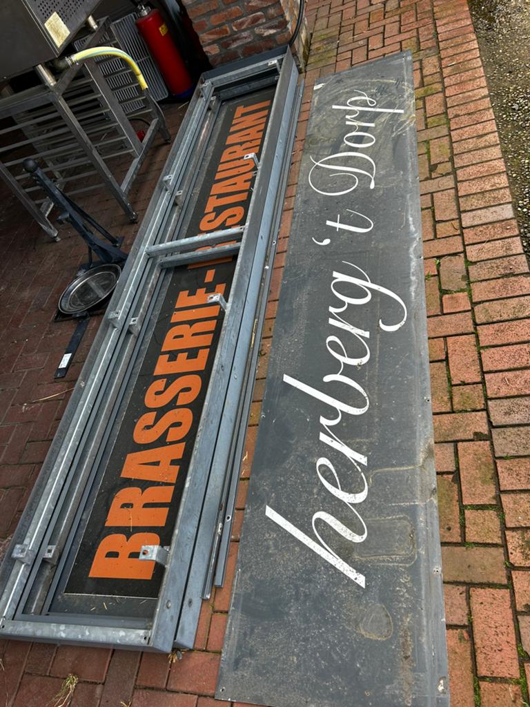Groot ijzeren uithangbord x2, Doe-het-zelf en Bouw, Metalen, Gebruikt, IJzer, Ophalen