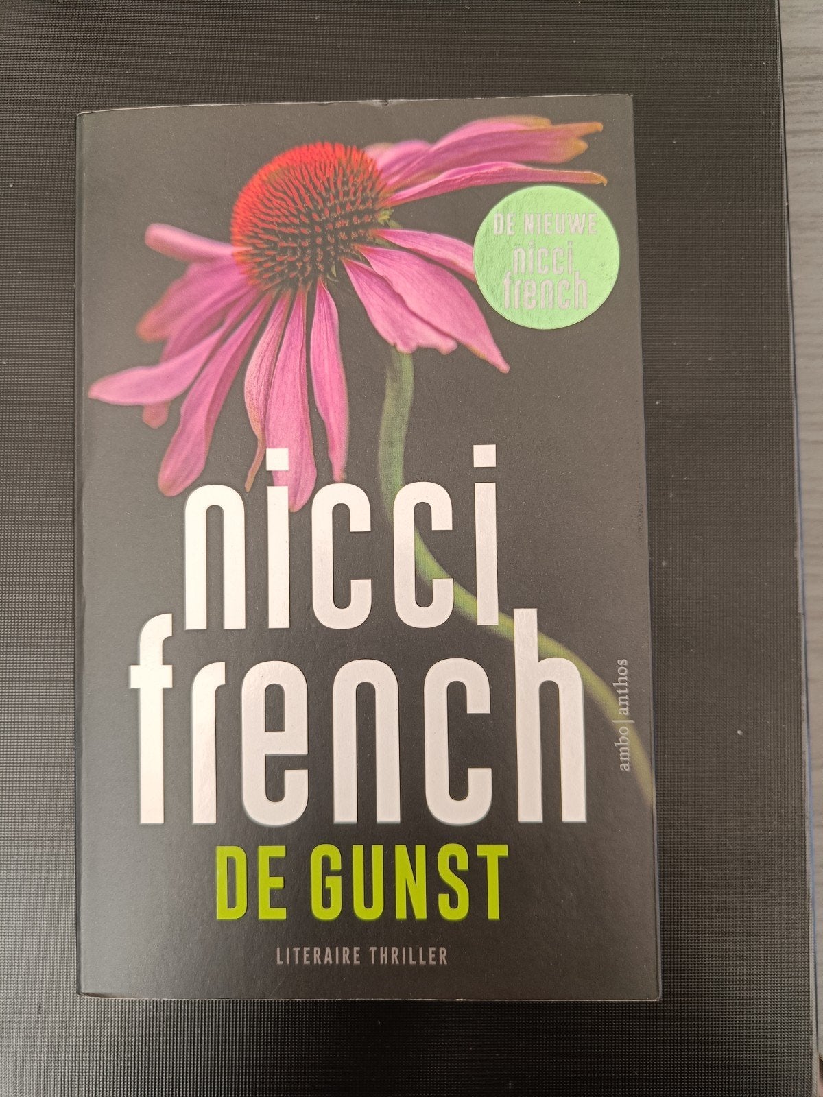 Nicci French - De gunst, Ophalen of Verzenden, Zo goed als nieuw, Nicci French