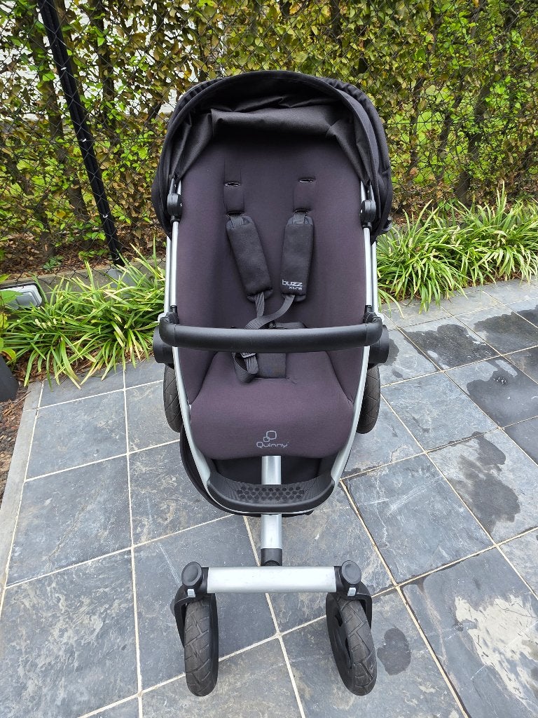 Quinny wandelwagen plus draagmand in uitstekende staat, Kinderen en Baby's, Ophalen, Quinny, Zo goed als nieuw, Combiwagen