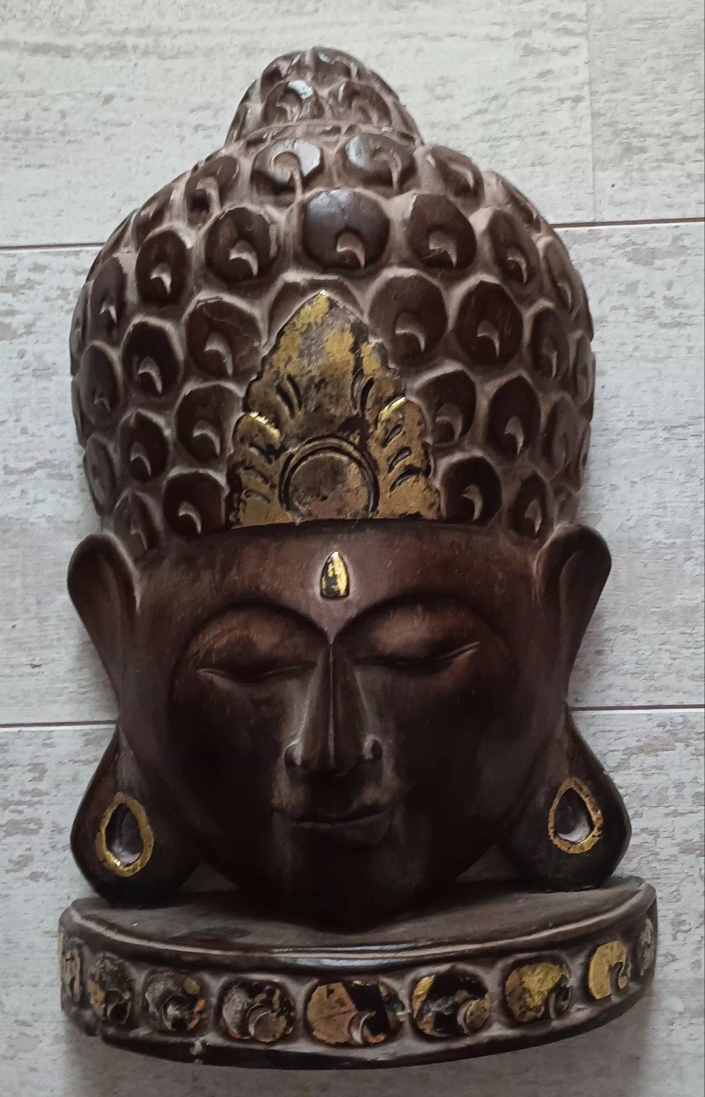 Bouddha en bois,, Enlèvement, Bois