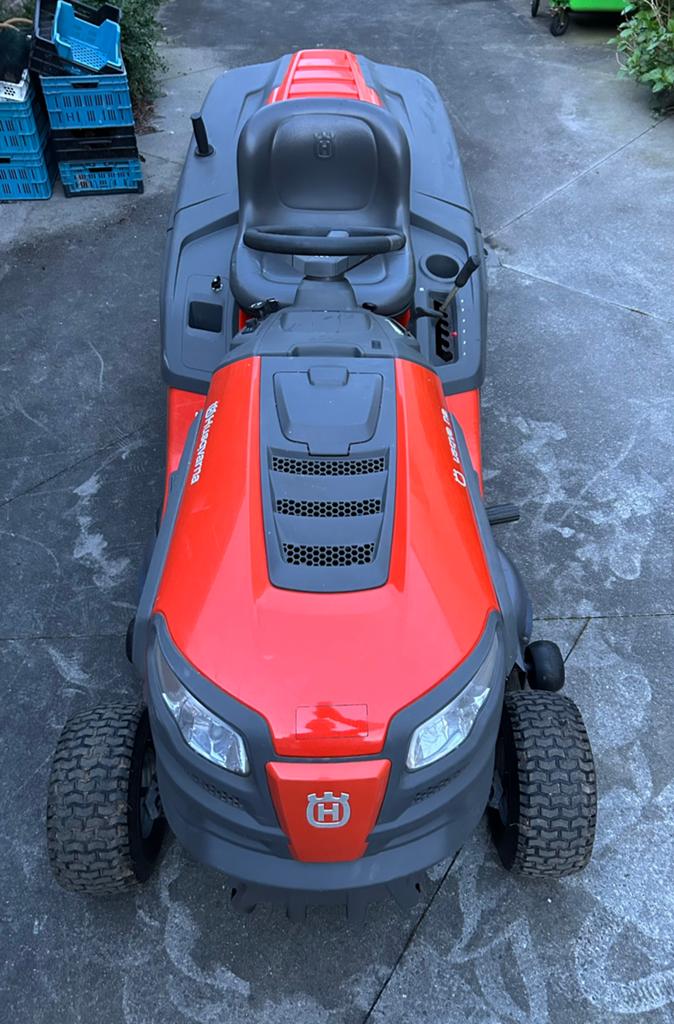 Tondeuse autoportée Husqvarna, Jardin & Terrasse, Tondeuses autoportées, Utilisé, 90 à 120 cm, Bac de ramassage, Enlèvement