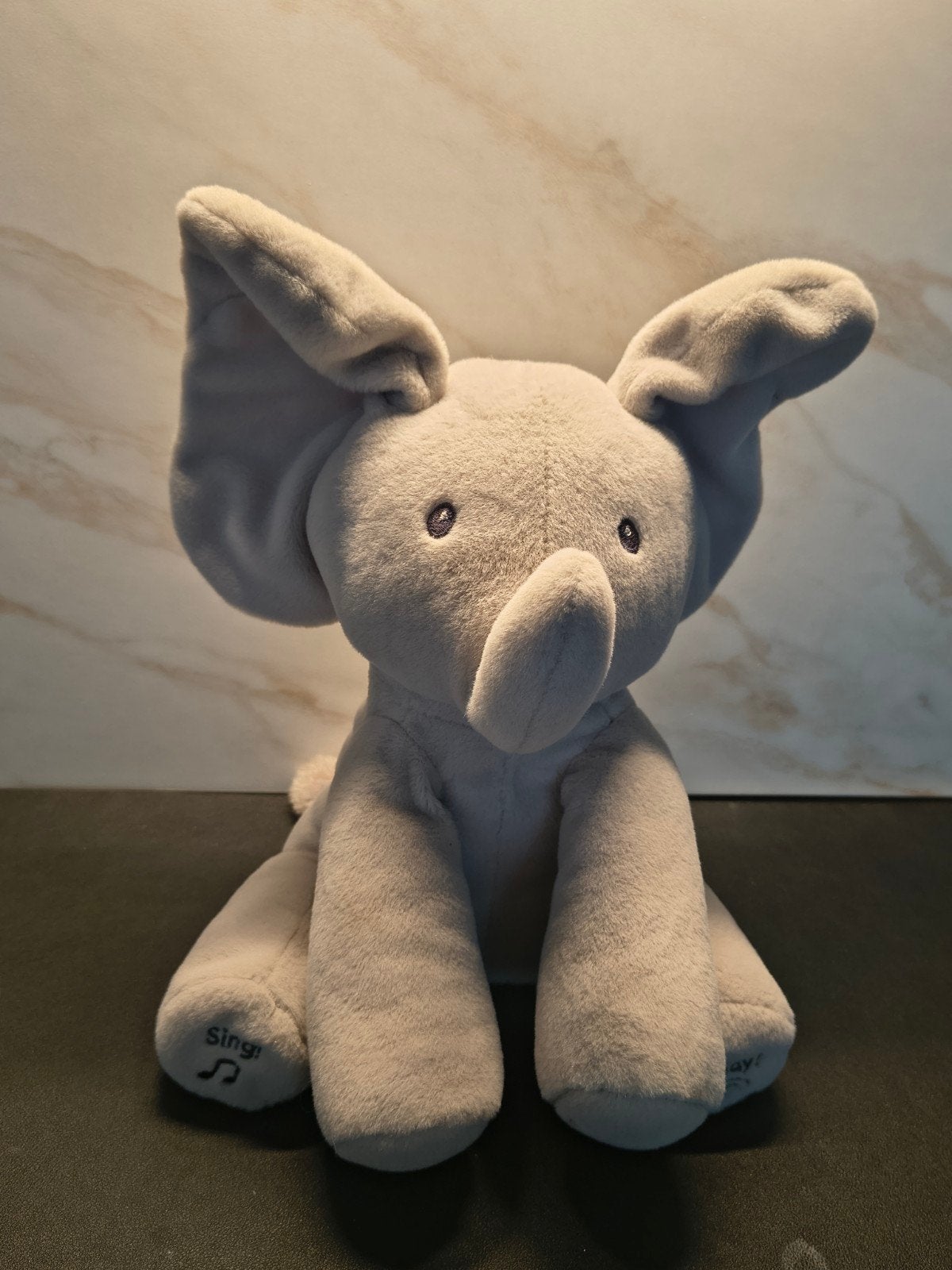 Interactieve olifant knuffel - zingt en beweegt met oren, Enfants & Bébés, Jouets | Peluches, Éléphant, Interactif, Enlèvement