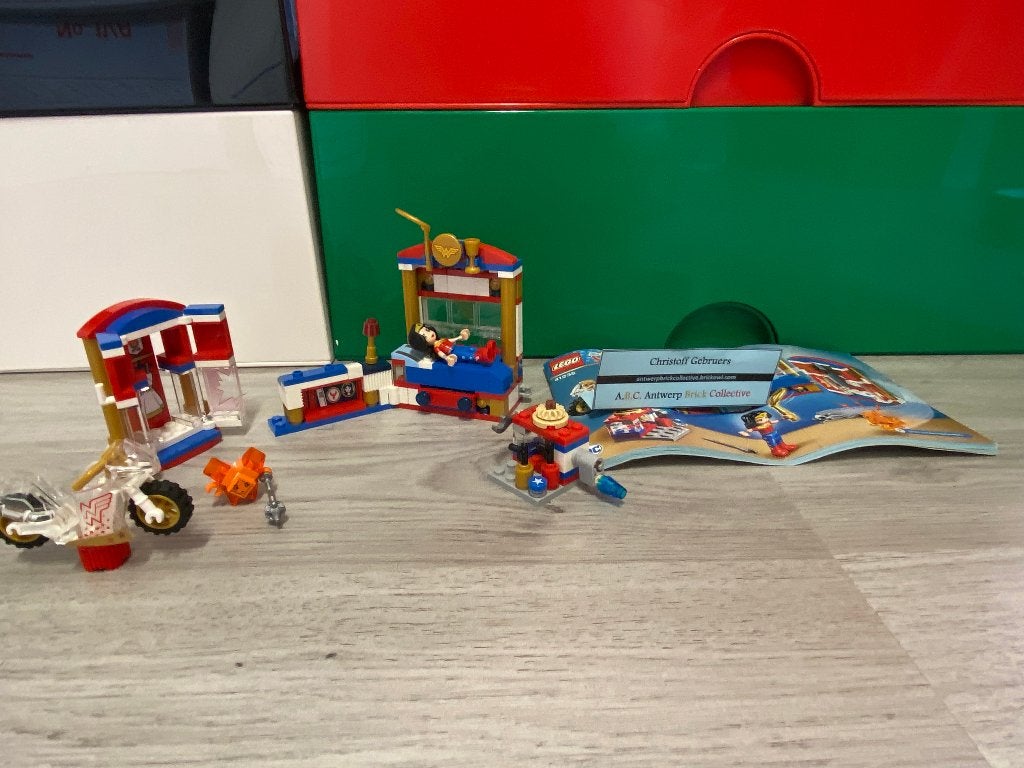 Lego DC Super Hero Girls - 41235 - Wonder Woman Dorm, Kinderen en Baby's, Speelgoed | Duplo en Lego, Zo goed als nieuw, Lego, Complete set