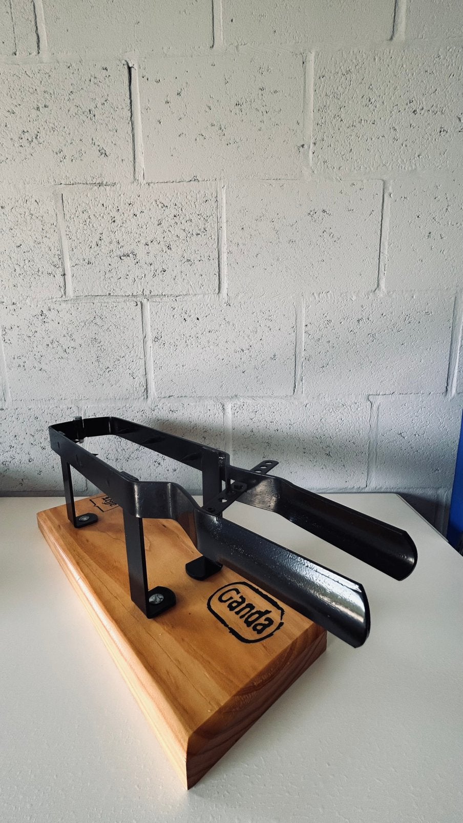 Professionele hamhouder op houten voet stevige metalen klem., Ophalen, Overige typen, Hout, Zo goed als nieuw