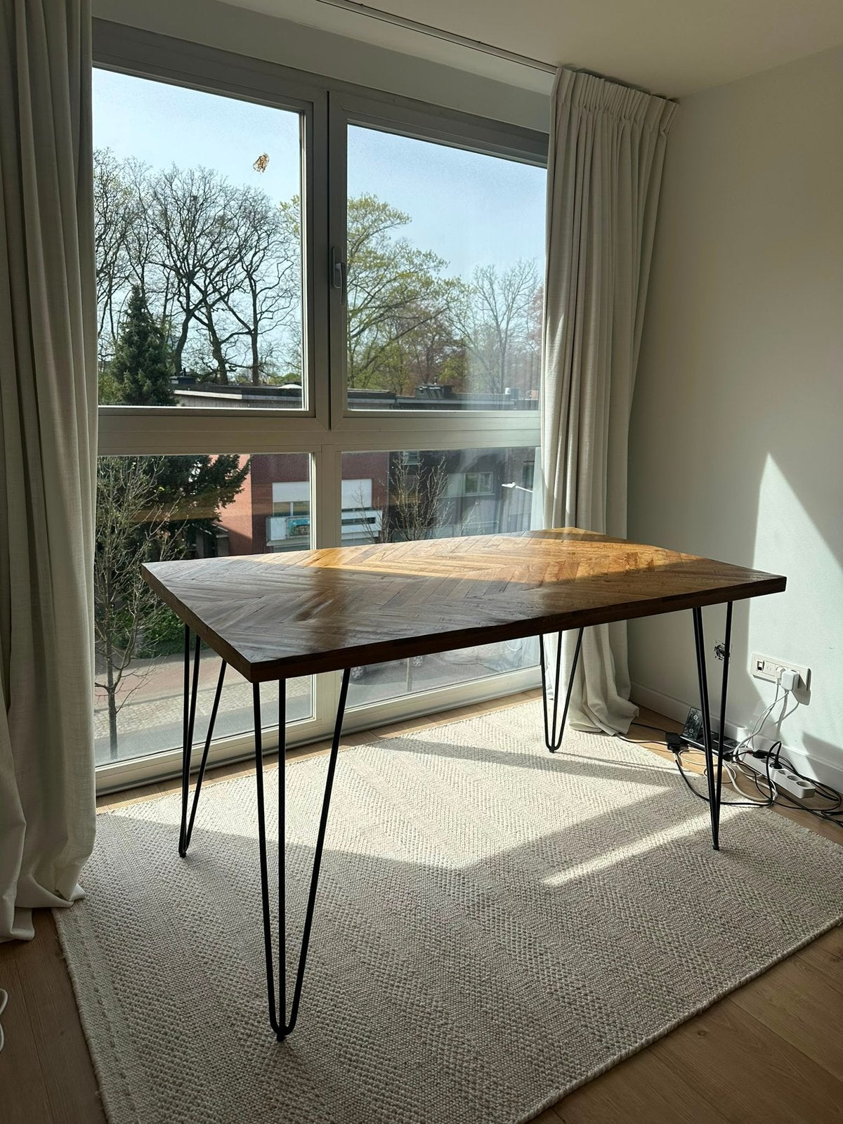 Houten visgraat tafel, Ophalen, Zo goed als nieuw