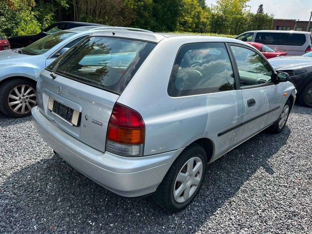 Mazda 323 1.5Benzine Automaat 2000, Autos, Argent ou Gris, Ordinateur de bord, Automatique, Particulier