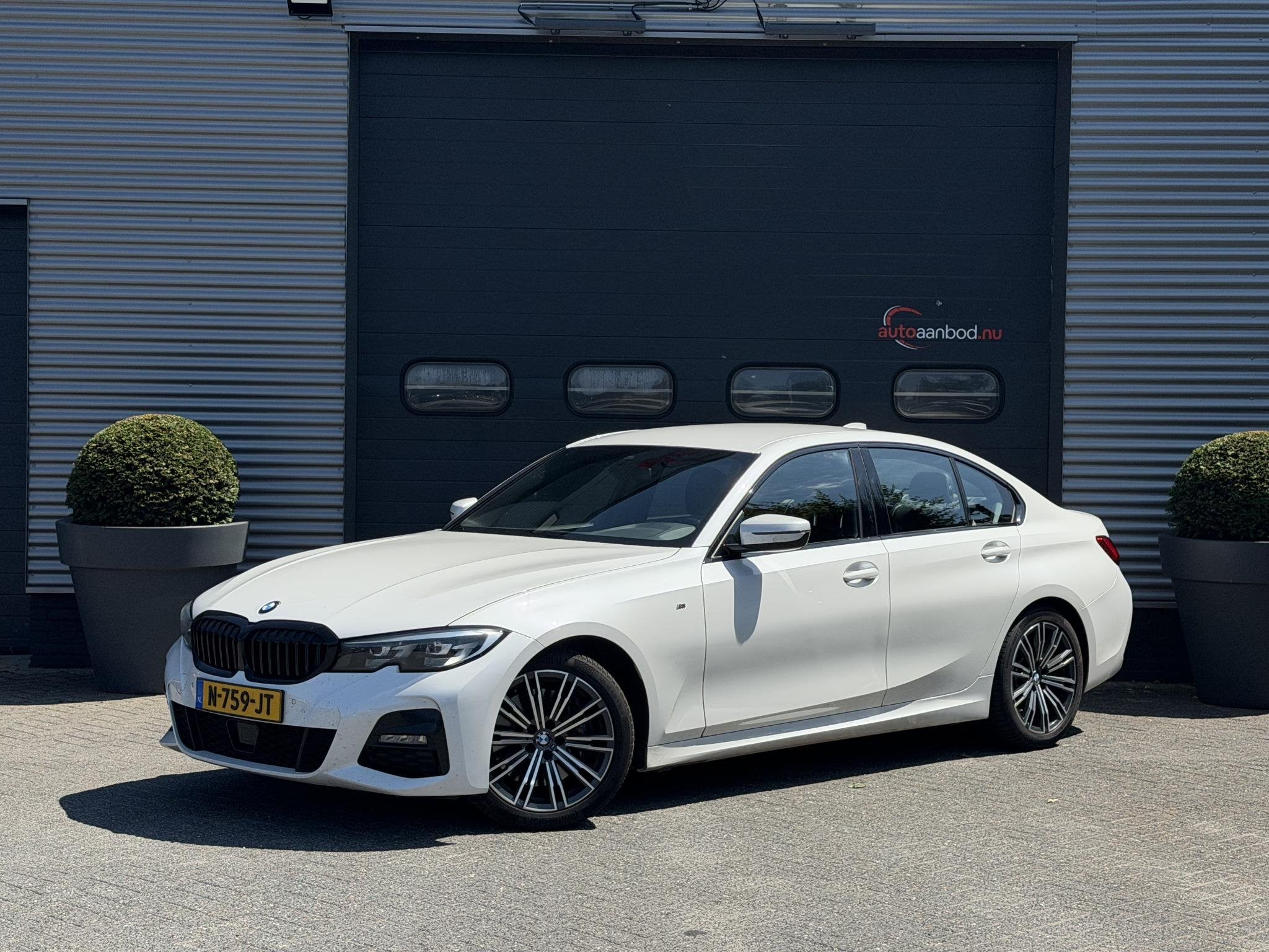 BMW 3-serie 330i High Executive M-Sport | Navigatie | Climat, Auto's, Automaat, Achterwielaandrijving, Gebruikt, Euro 6
