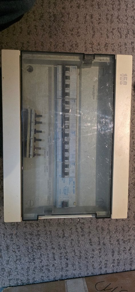 Coffret 18 modules équipé de protections, Bricolage & Construction, Enlèvement ou Envoi, Utilisé, Autres marques, Disjoncteur différentiel
