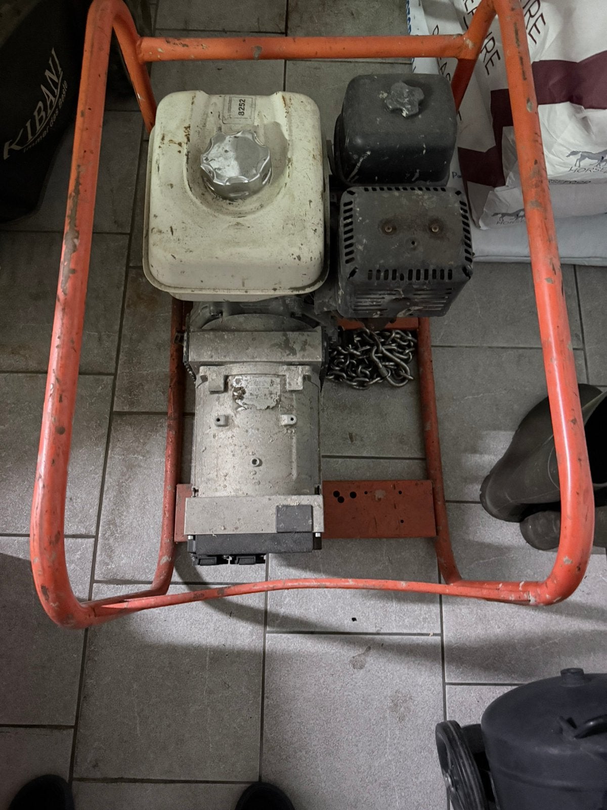 Stroomgroep 4kva, Bricolage & Construction, Générateurs, Enlèvement, Utilisé, Moins de 5 kVA, Essence