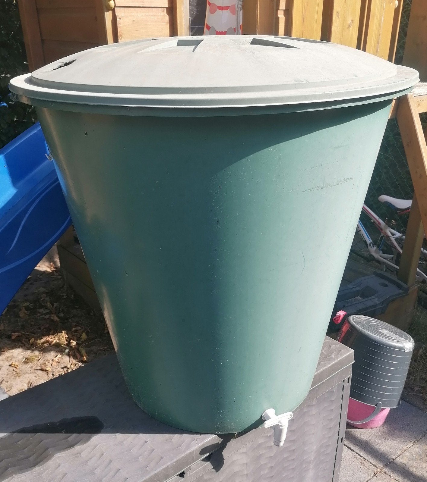Regenton 210 liter met kraantje, Ophalen, Gebruikt
