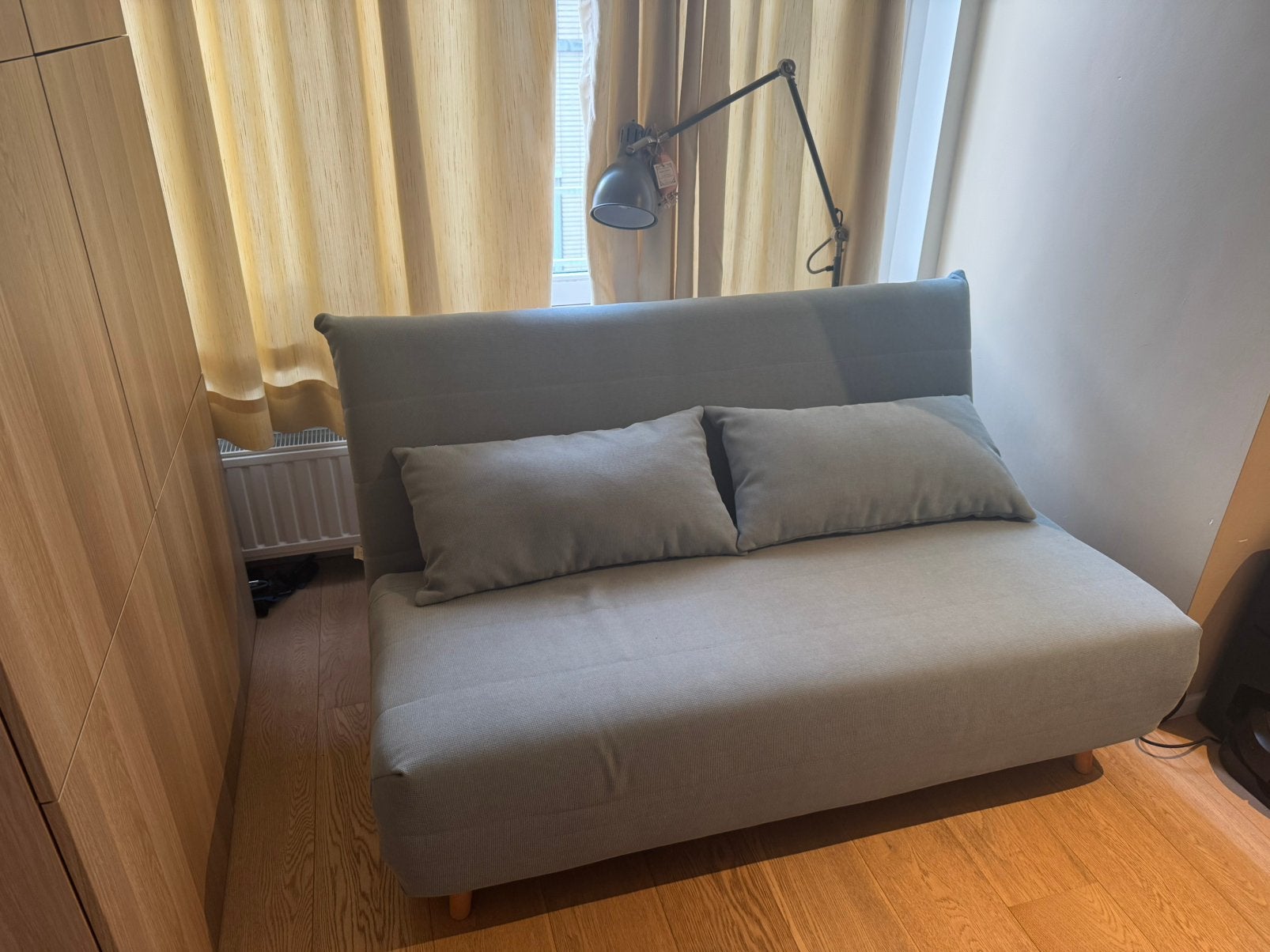 Canapé-lit clic-clac Maisons du Monde NIO – très bon état, Huis en Inrichting, Ophalen, Grijs, Tweepersoons, Zo goed als nieuw