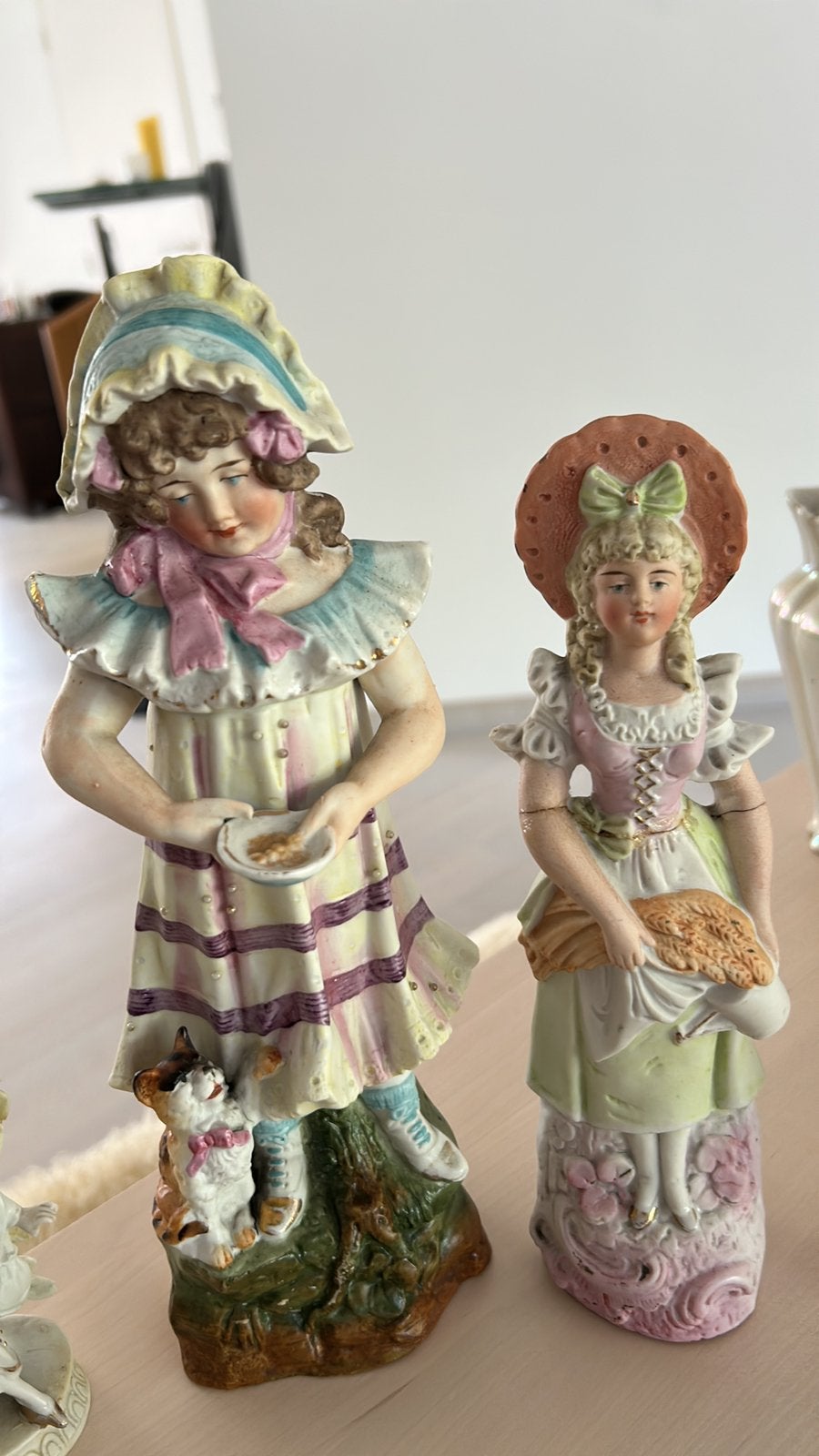 Twee  figuurtjes 100 jaar oud, Verzamelen, Ophalen, Zo goed als nieuw