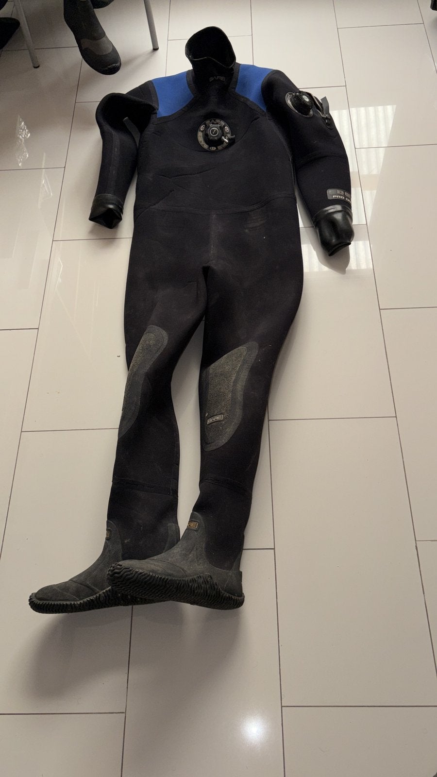 BARE droogpak duikpak, Watersport en Boten, Ophalen, Gebruikt, Duikpak