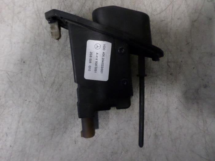 Moteur de verrouillage clapet réservoir d'un Mercedes Vaneo, Autos : Pièces & Accessoires, 3 mois de garantie, Utilisé, -, -