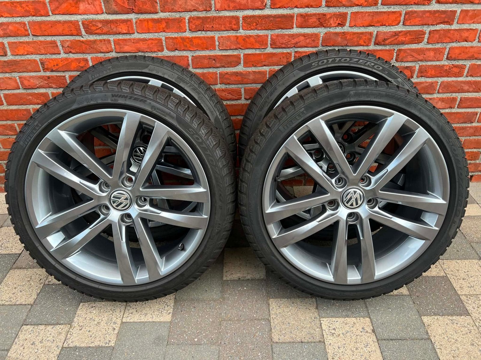 KIT HIVER VW GOLF 7/8 225/40/R18 SALVADOR, Pneus et Jantes, Pneus hiver, Véhicule de tourisme, 18 pouces