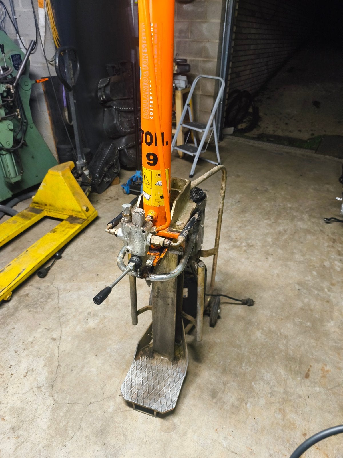 houtkliever BALFOR 9 TON houtkliefmachine, Ophalen