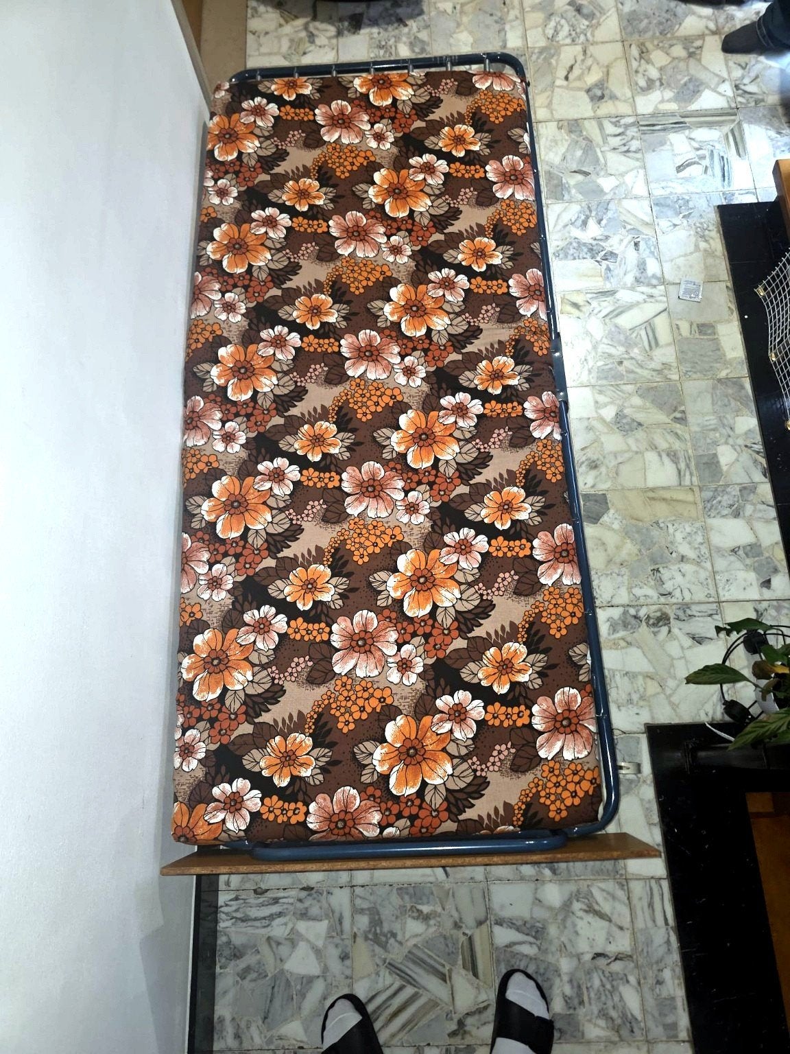 Lit simple pliable avec matelas - très bon état, Maison & Meubles, Enlèvement, Comme neuf, Une personne, Sommier