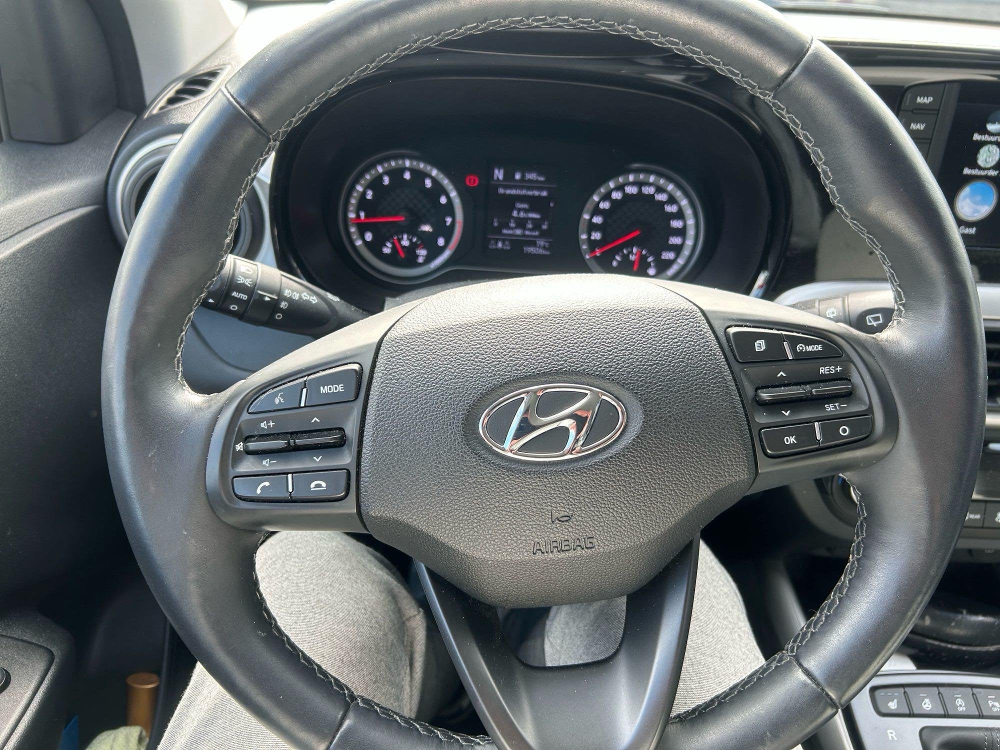 Hyundai i10 1.0 Twist AMT Cruise Control | Airco | Zetelverw, Auto's, Hyundai, Stof, https://public.car-pass.be/vhr/848599aa-a25b-495b-882a-5d2bbd9ef169