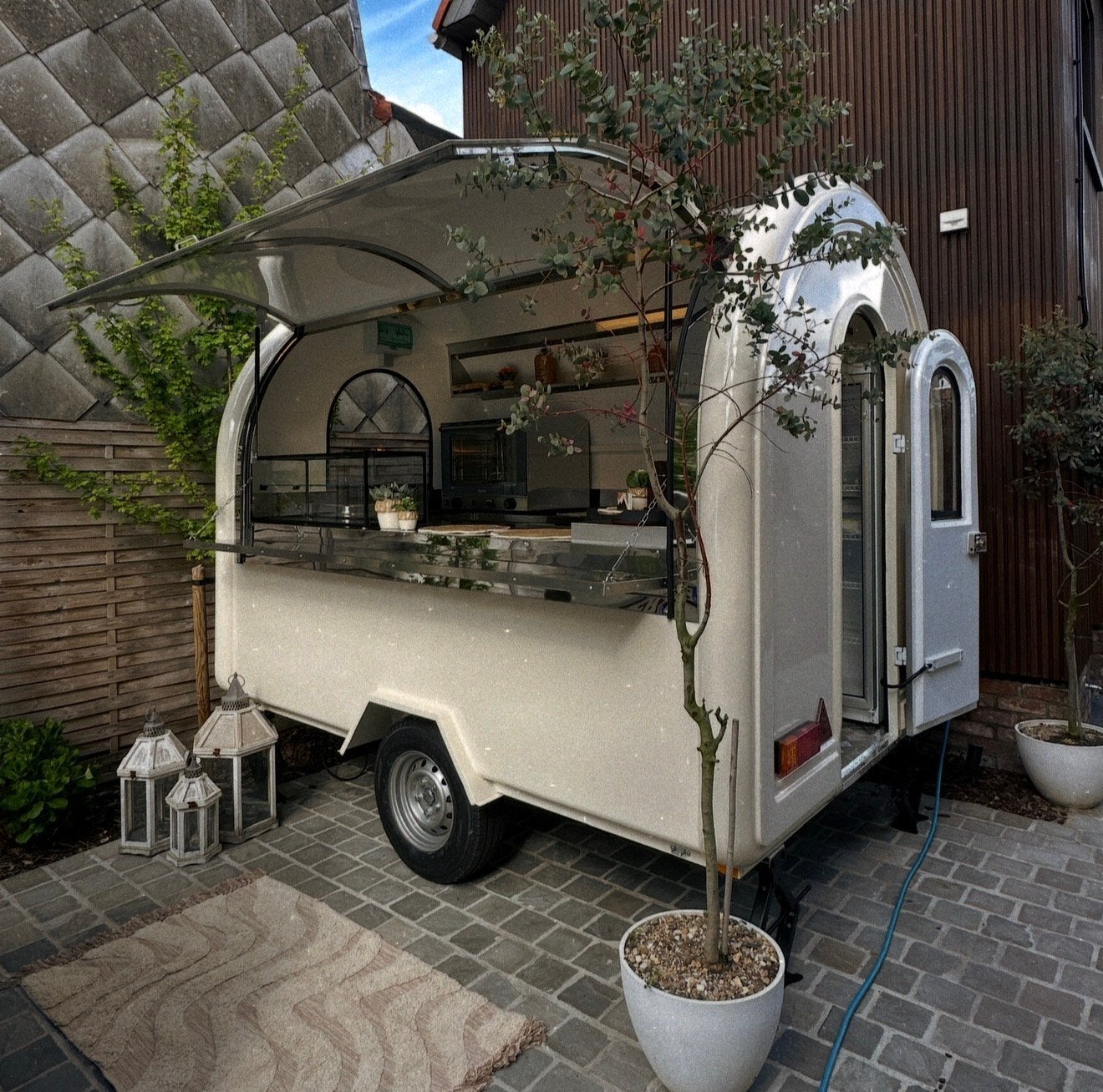 Nieuwe foodtrailer te koop / te huur, Ophalen, Zo goed als nieuw