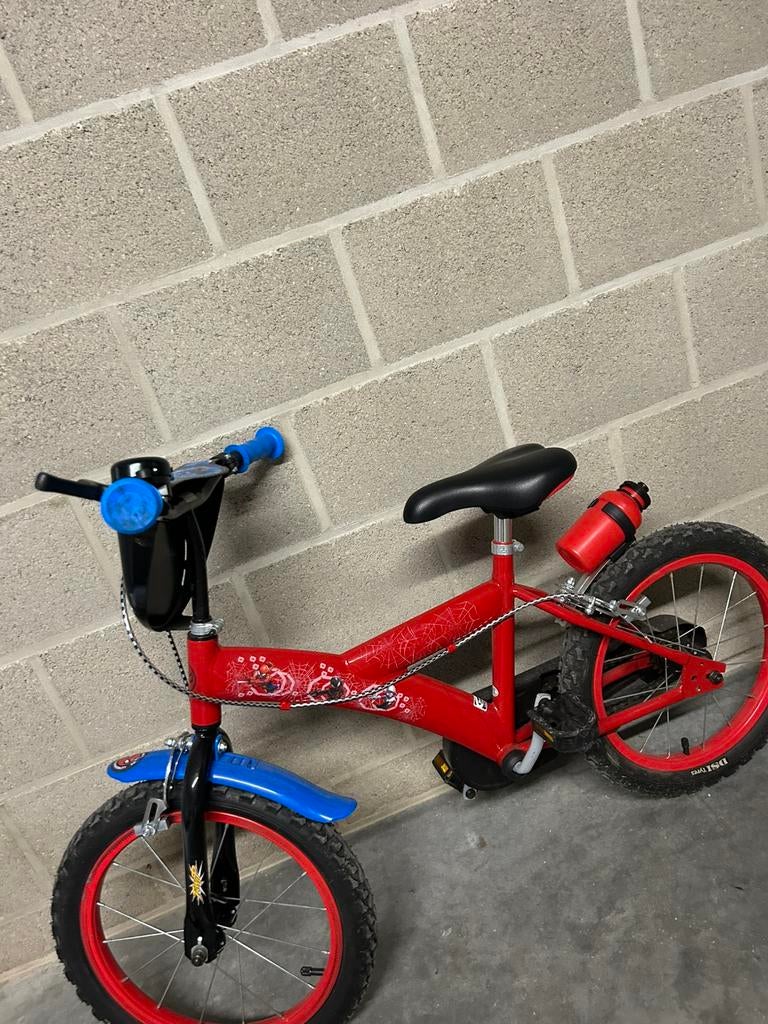 20 inch rood spiderman fietsje, Fietsen en Brommers, Ophalen, Zo goed als nieuw