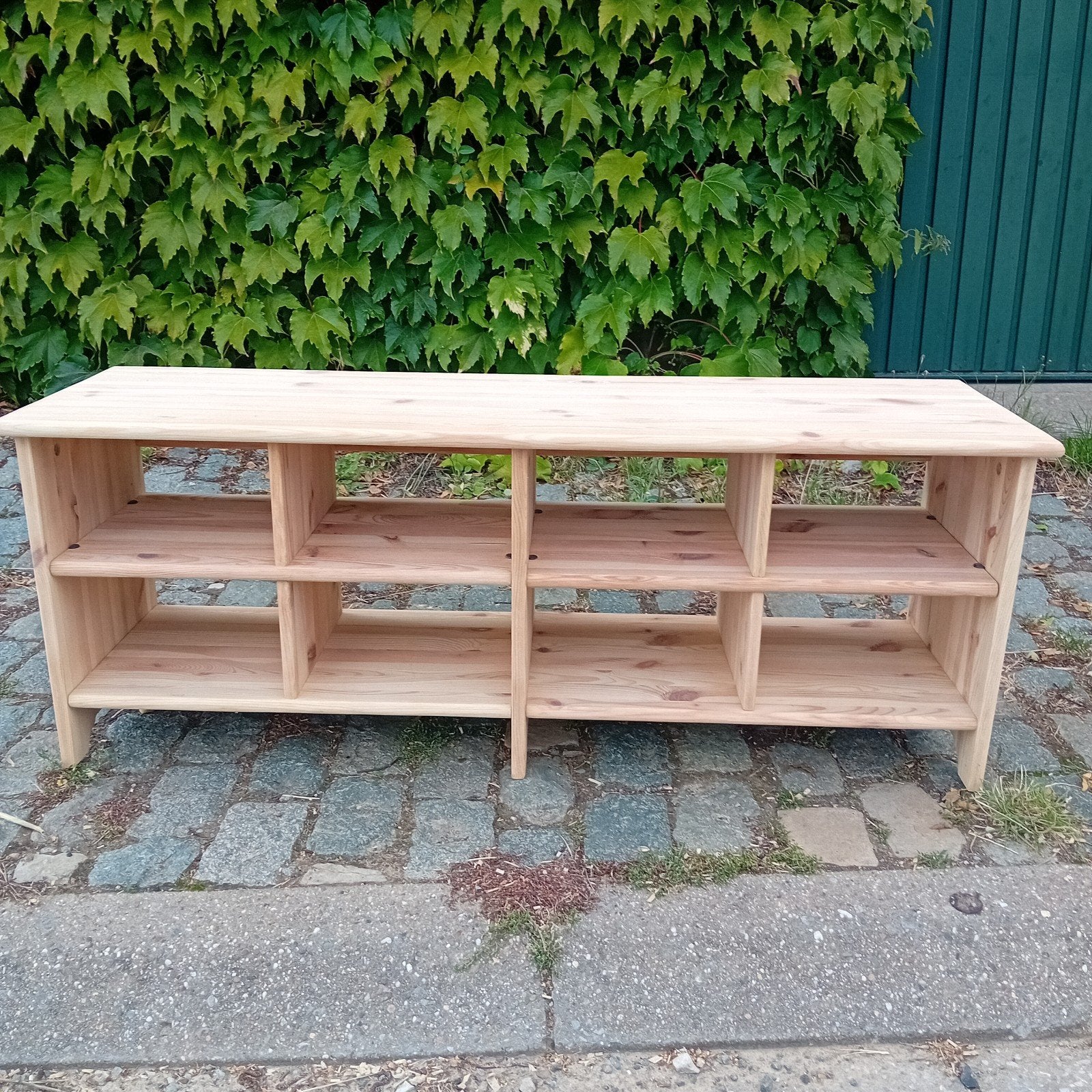 Meuble TV en pin 

Longueur  : 120 cm 
Largeur  : 36,5 cm
Ha, Enlèvement, Pin