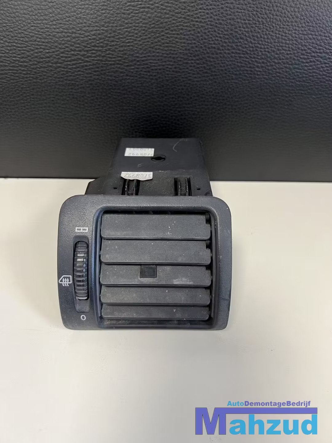 MERCEDES ML 1 W163 Luchtrooster Rechts dashboard A1638300254, Mercedes-Benz AG, Mercedes-Benz, Utilisé, Mercedesstrasse 120
70372  Stuttgart, DE