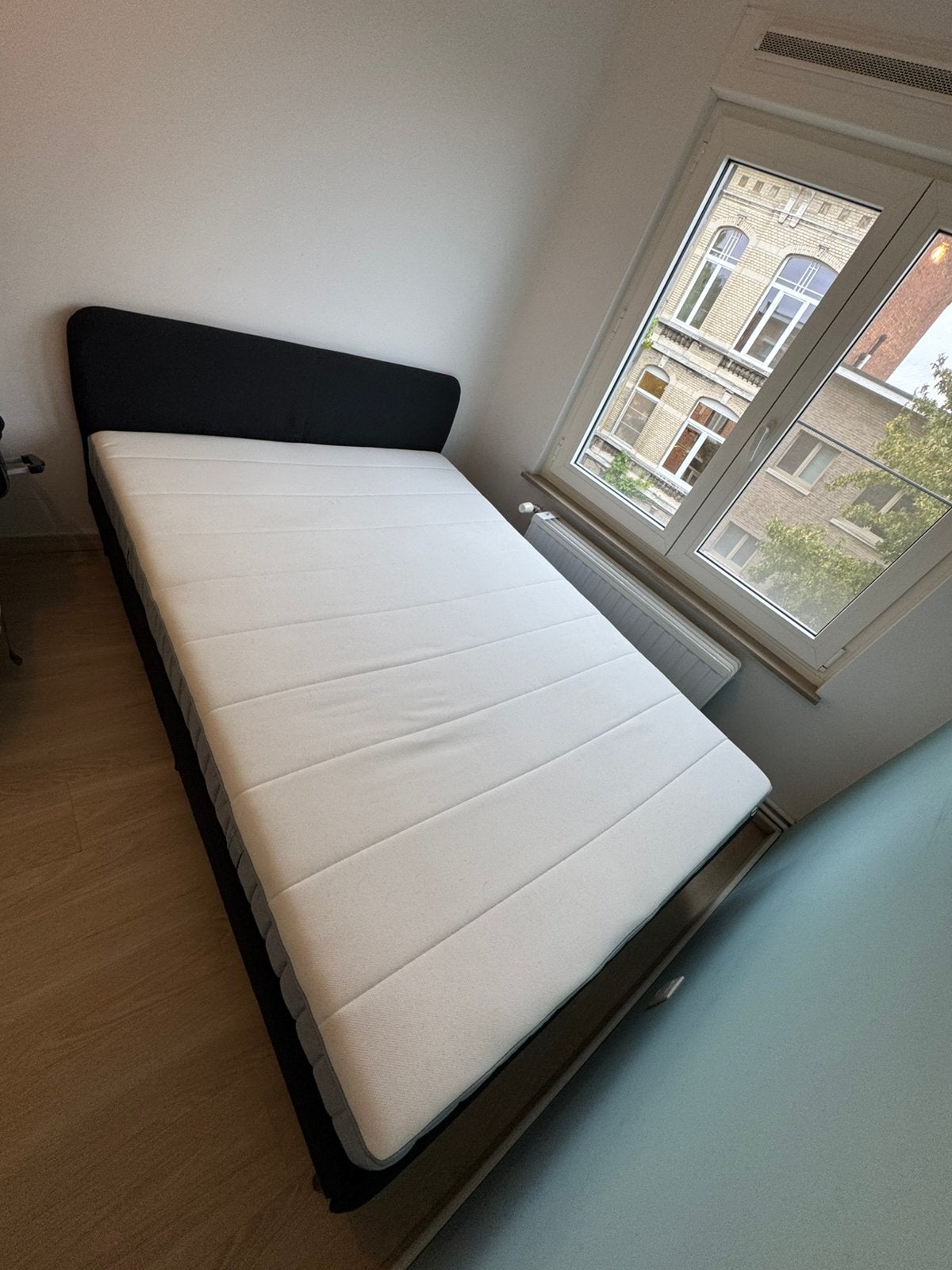 Tweepersbed, bijna nooit gebruikt, Ophalen, Gebruikt, Zwart, 140 cm