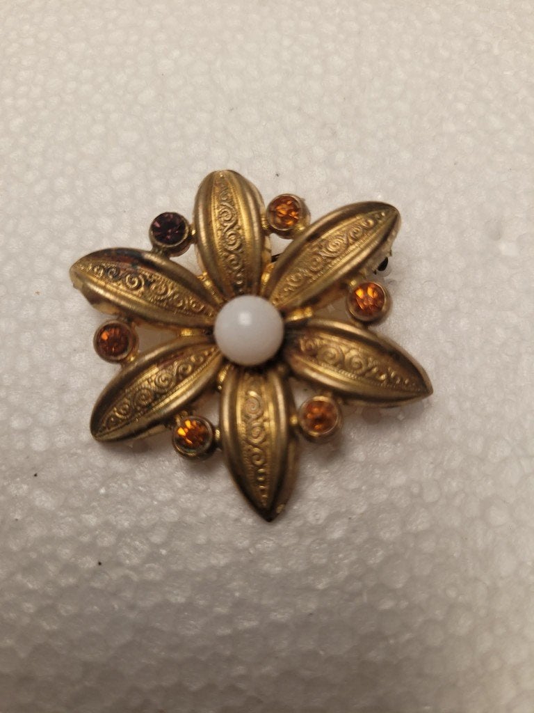 Broche Fleur Vintage Années 40–50 – Dorée & Rhinestones, Bijoux, Sacs & Beauté, Enlèvement ou Envoi, Broche, Doré