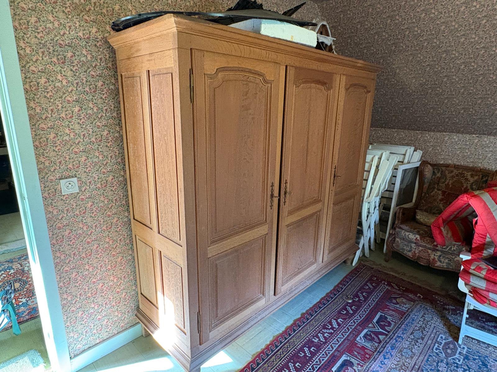 Armoire en bois, Enlèvement