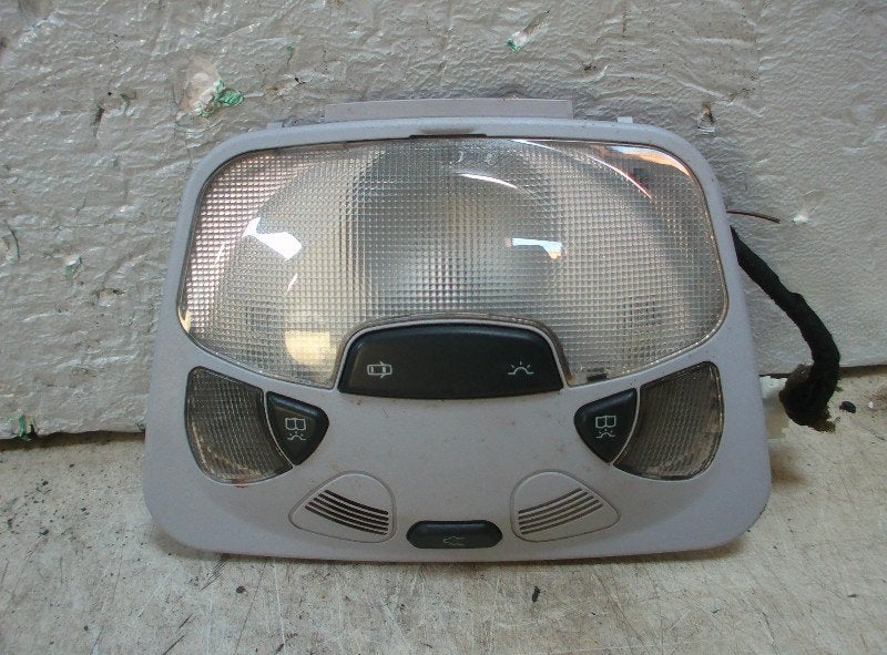 BINNENVERLICHTING VOOR C Combi (S203) (a203820-1001), Gebruikt, Mercedes-Benz, Rixbecker Straße 75
59552  Lippstadt, DE, Info@forvia.com