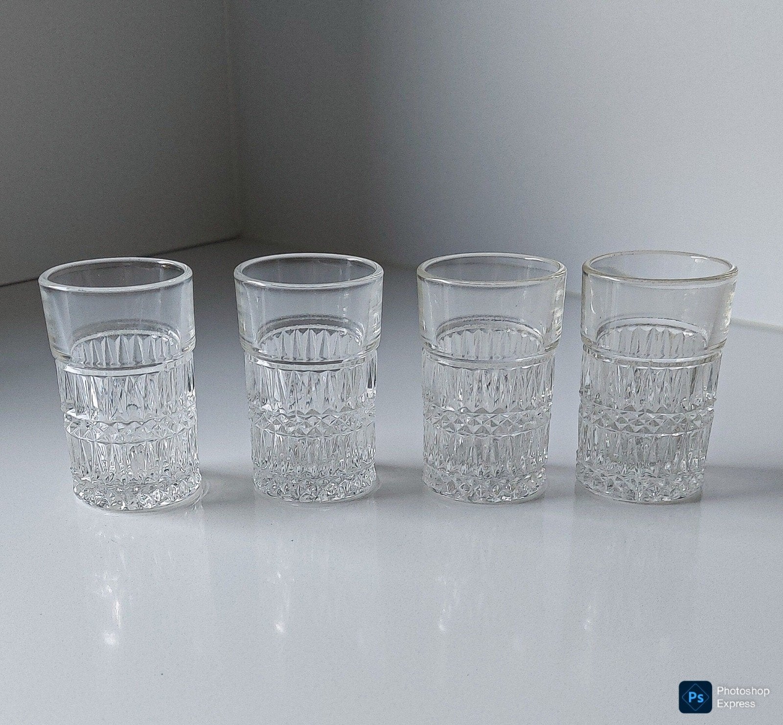 Set van 4 vintage geperst glazen likeurglazen / shotglazen m, Verzamelen, Ophalen of Verzenden