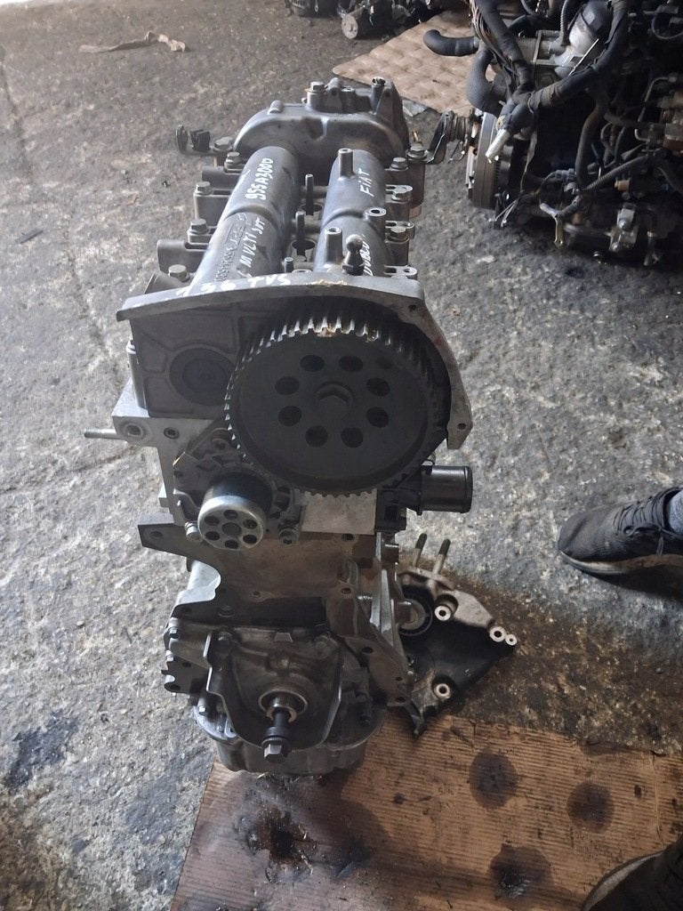Moteur 955A3000 Nu FIAT PUNTO 500L, Envoi, Utilisé, Skoda