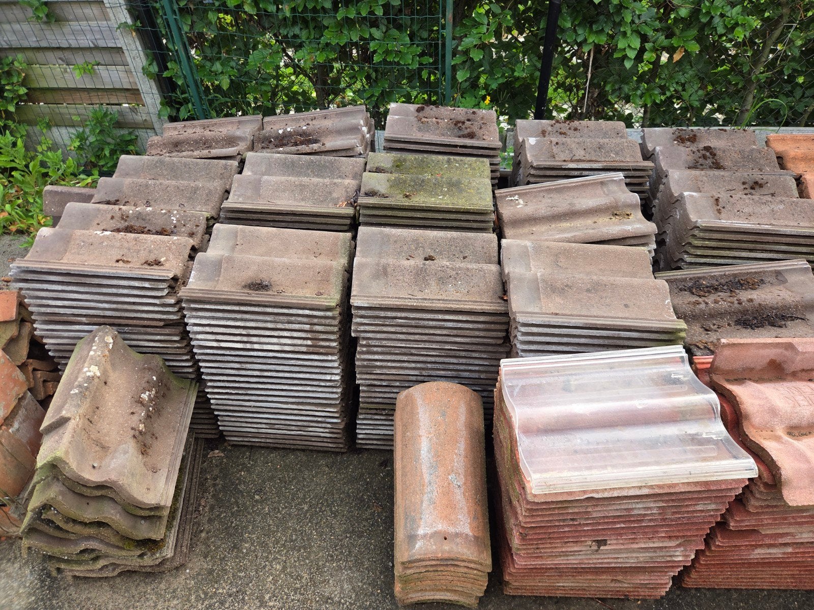 Betondakpannen sneldekpannen, Ophalen, Steen of Klei, Zo goed als nieuw, 15 m² of meer