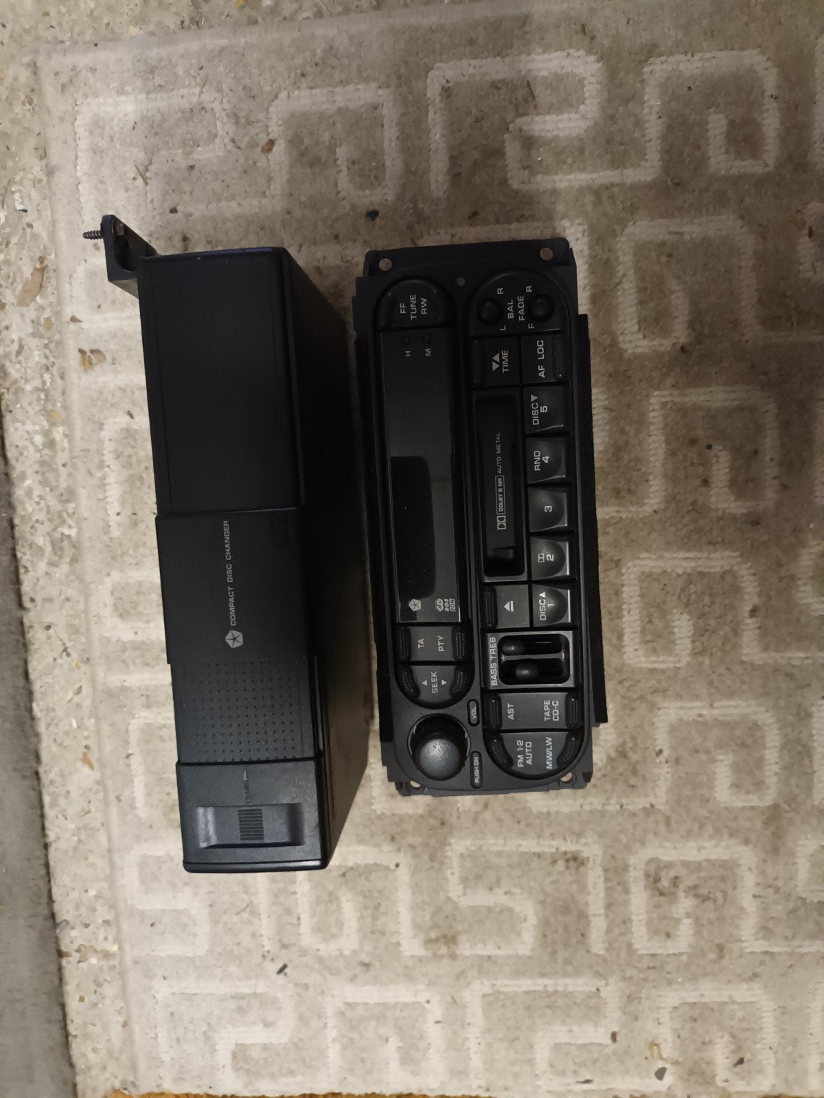 RADIO CD EN cd LADER MET CODE CHRYSLER, Ophalen of Verzenden, Chrysler